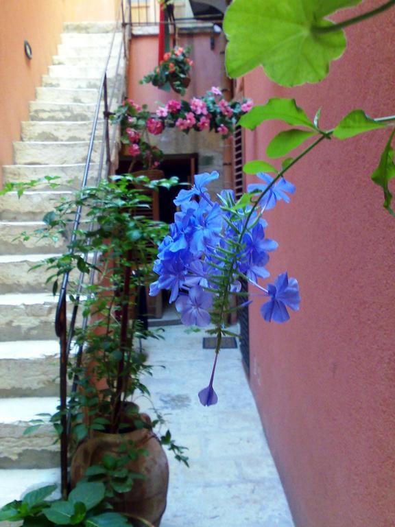 Il Cortile Fiorito Daire Trapani Dış mekan fotoğraf