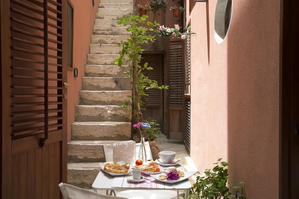 Il Cortile Fiorito Daire Trapani Dış mekan fotoğraf