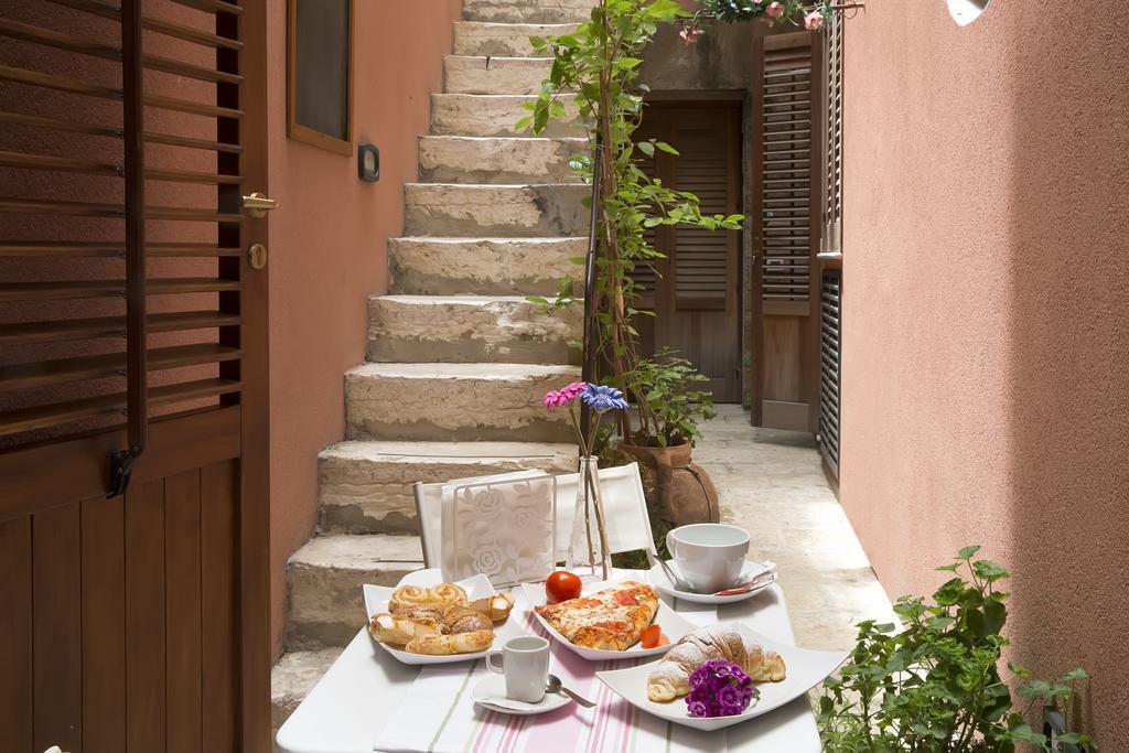 Il Cortile Fiorito Daire Trapani Dış mekan fotoğraf
